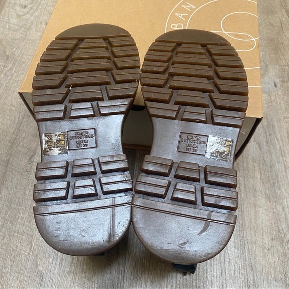 SOLD OUT UO Urban Outfitter BETTY TREADED CHELSEA BOOT sz8 - Picture 2 of 4